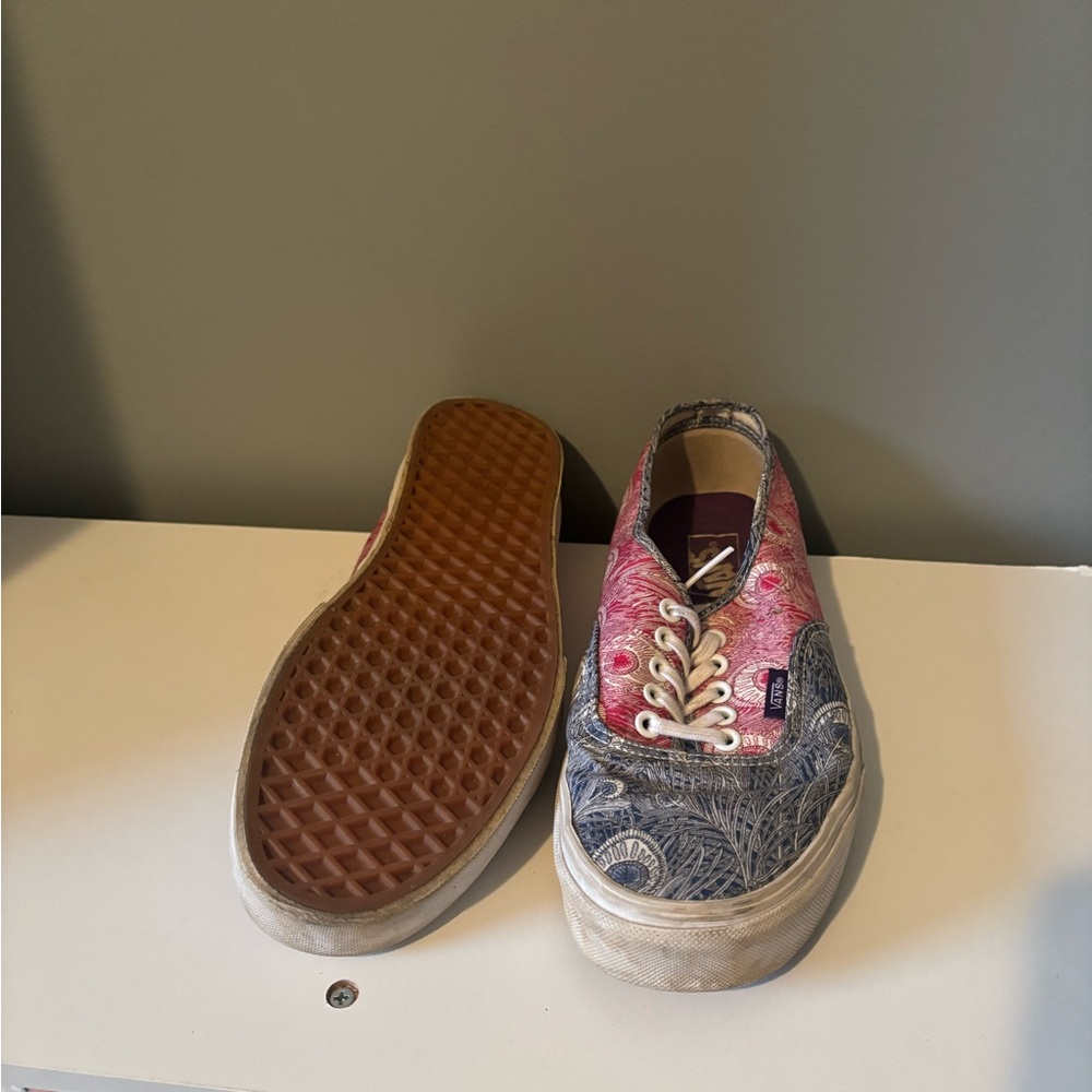 Shoes - Picture 4 of 5